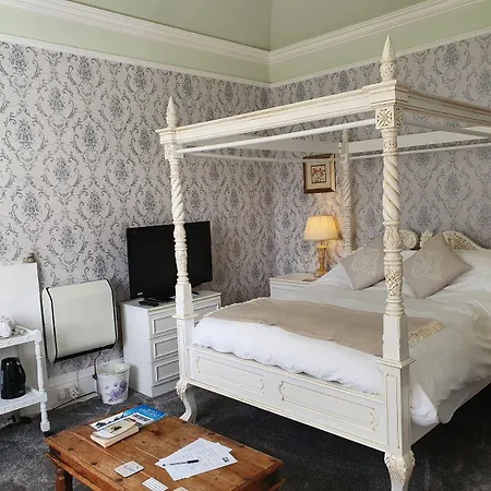 Foxghyll Bed & Breakfast 4*