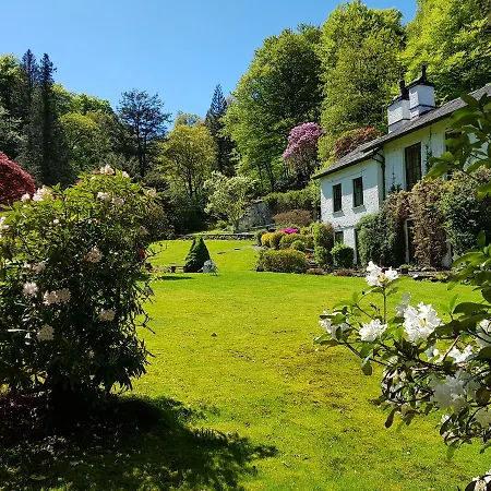 Foxghyll Bed & Breakfast 4*